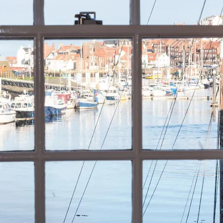 No. 5 The Old Sail Loft Apartment *